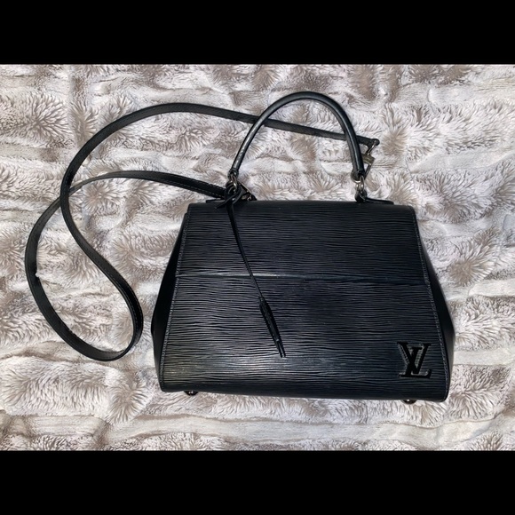 ❌ SOLD ❌ Louis Vuitton EPI Cluny BB - Picture 2 of 9